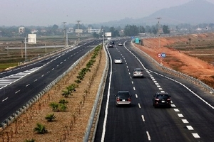 Thiết lập tuyến xe buýt chạy trên cao tốc Nội Bài - Lào Cai