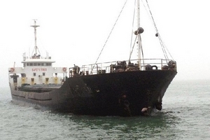 Hàng nghìn tấn hàng bị chìm trong các vụ va chạm tàu