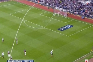 Wayne Rooney lập siêu phẩm từ khoảng cách 50m