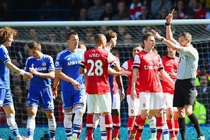Trọng tài lên tiếng sau "bi hài" thẻ đỏ dành cho cầu thủ Arsenal