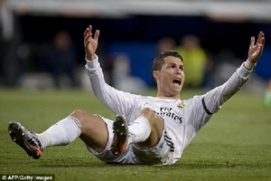 Cristiano Ronaldo: Chúng tôi đã phải chống lại 12 người