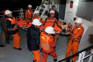 Cấp cứu kịp thời một thuyền viên bị nạn trên biển