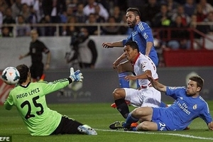 Kết quả: Real Madrid lại thua, Liverpool lên nhì bảng