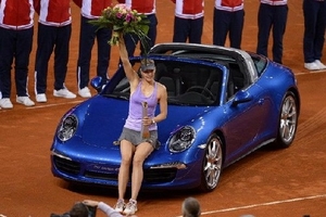 Cả Sharapova lẫn bạn trai đều vô địch, Nishikori gây sốc