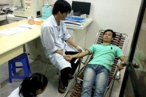 Quảng Ninh: Thanh niên tình nguyện hiến máu cứu nạn nhân vụ TNGT tại Hải Hà