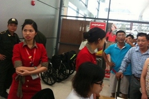 Mất 12 tiếng trên tuyến bay Hà Nội - TP HCM