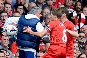 HLV Jose Mourinho nói gì sau khi hạ Liverpool ở Anfield?