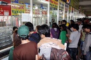 Nhiều du khách mắc kẹt tại thành phố Đà Lạt do khan hiếm xe