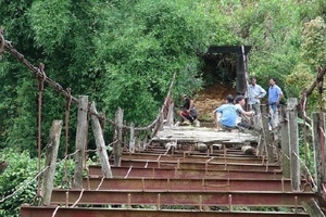 Thủ tướng yêu cầu ngừng khai thác các cầu treo xuống cấp