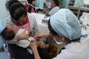 Kon Tum: Bé tử vong sau tiêm không liên quan tới vắcxin