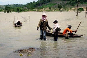 Phú Yên: Lật ghe trên sông Ba, hai mẹ con chết đuối