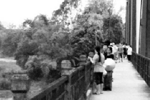 Hà Nam: Cô gái nhảy cầu tự tử vì bị cấm yêu trai nghiện?