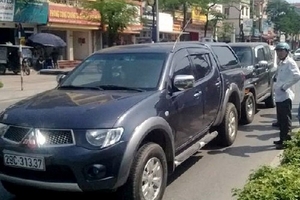 Hà Nội: Ba ôtô “cắn đuôi” nhau trên đường Nguyễn Văn Cừ