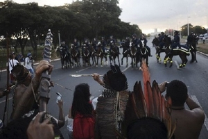 Cảnh sát Brazil bắn đạn hơi cay giải tán người biểu tình