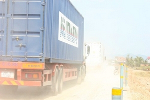 Quảng Bình: Người dân khổ sở vì bụi