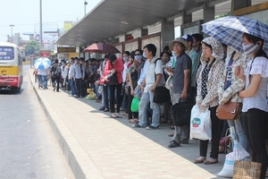 Nắng nóng diện rộng thiêu đốt Bắc bộ, Trung bộ