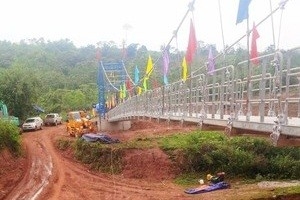 Đẩy nhanh tiến độ xây dựng cầu treo dân sinh