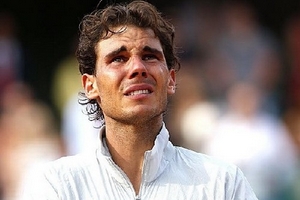 Rafael Nadal bật khóc trên bục đăng quang tại Roland Garros