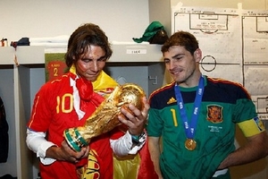 Nadal cứ vô địch Roland Garros là "Bò tót" có danh hiệu lớn