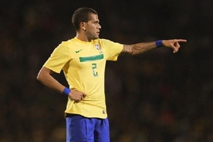 Alves coi trận mở màn của Brazil quan trọng như chung kết