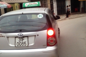 Hà Nội: Taxi “dù” đứng tên Đội trưởng Đội Thanh tra giao thông