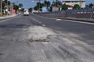 Cách chức lãnh đạo nhà thầu thi công ẩu QL18