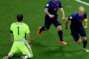 Tây Ban Nha-Hà Lan 1-5: Cú sốc cho nhà đương kim vô địch