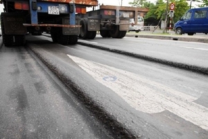 Bộ GTVT lập Tổ nghiên cứu "giải phẫu" hằn lún vệt bánh xe