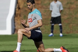 Bí quyết giúp Cris Ronaldo hồi phục kịp "đại chiến" với Đức