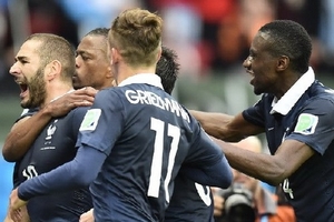 Benzema lập cú đúp, Pháp xóa dớp buồn trong 3 World Cup