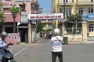 Làm rõ việc thu “phí phục vụ” thiếu minh bạch