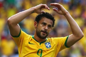 Fred gây thất vọng, Brazil đang khủng hoảng vị trí trung phong