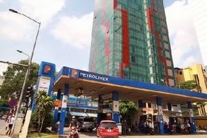 Sống trong sợ hãi với những “quả bom xăng” ở khu dân cư