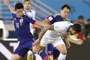 Hy Lạp đã có thể đánh bại Nhật nếu không sớm nhận thẻ đỏ