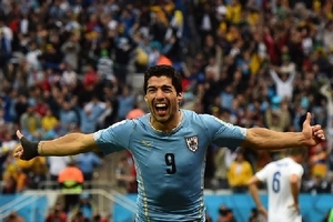 Luis Suarez tỏa sáng rực rỡ khiến người Anh gặp cơn ác mộng