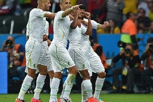 Vùi dập Hàn Quốc 4-2, Algeria chạm một tay vào lịch sử
