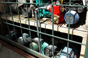 Hà Nội: Hàng trăm máy bơm bủa vây chung cư