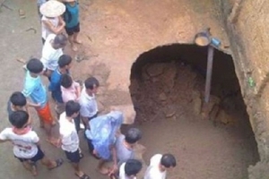 Hà Nội xuất hiện “Hố tử thần” nuốt gần trăm mét khối cát