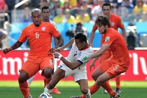 Hà Lan ngạo nghễ ngôi đầu, Tây Ban Nha gỡ gạc danh dự