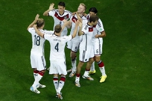 “Cỗ xe tăng” ì ạch vào tứ kết, Algeria ôm tiếp mối hận 3 thập kỷ