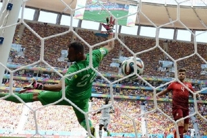 Tuyển Ghana xin lỗi người hâm mộ sau màn trình diễn tệ hại