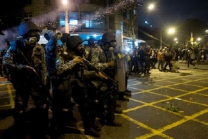 Cảnh sát Brazil lại phải bắn hơi cay để giải tán người biểu tình