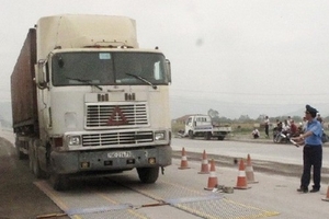 Tuyên Quang cương quyết xử lý các xe quá khổ, quá tải