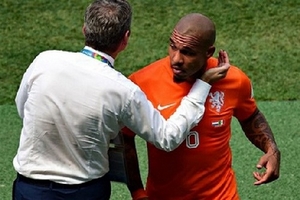 Hà Lan nhận tin sốc ngay trước thềm tứ kết World Cup 2014
