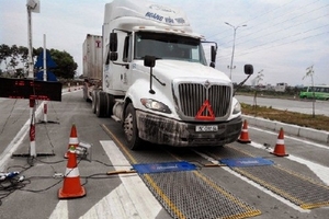 Điều tra, xử lý nghiêm lái xe cố tình phá hoại trạm cân