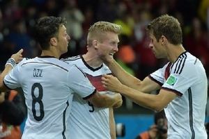 Nhiều cầu thủ Đức đồng loạt rủ nhau ốm trước trận gặp Pháp