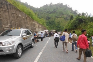 Quốc lộ 279 tại Sơn La bị sụt lún, ách tắc giao thông kéo dài