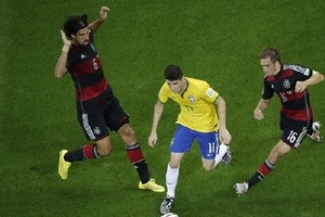 HLV tuyển Argentina "xát muối" vào lòng cổ động viên Brazil