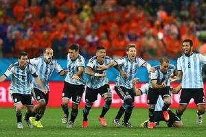 Không còn "phép màu" van Gaal, Hà Lan nhìn Argentina vào chung kết