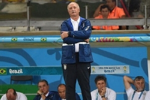 Brazil thua thảm Đức, song HLV Scolari vẫn chưa chịu từ chức